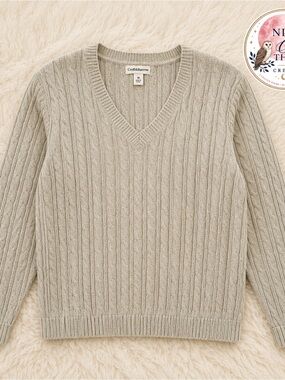 Grey V-neck Classic Cable Knit Sweater Women's size medium ~ Cozy Fall Clothes